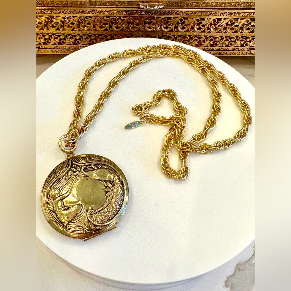 VTG Whiting & Davis Signed 70s Gold-Toned Oversized Mermaid Locket Necklace EUC - Picture 4 of 17